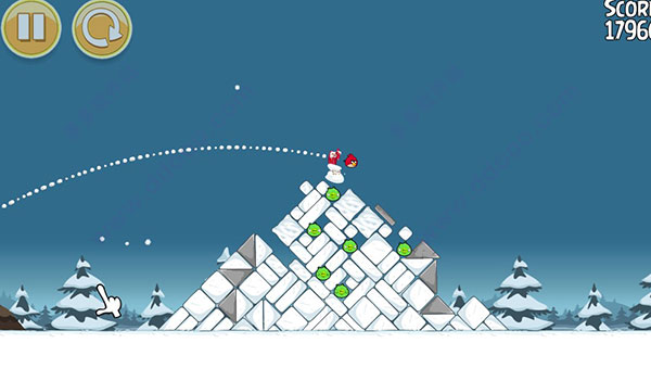 愤怒的小鸟季节版游戏截图2