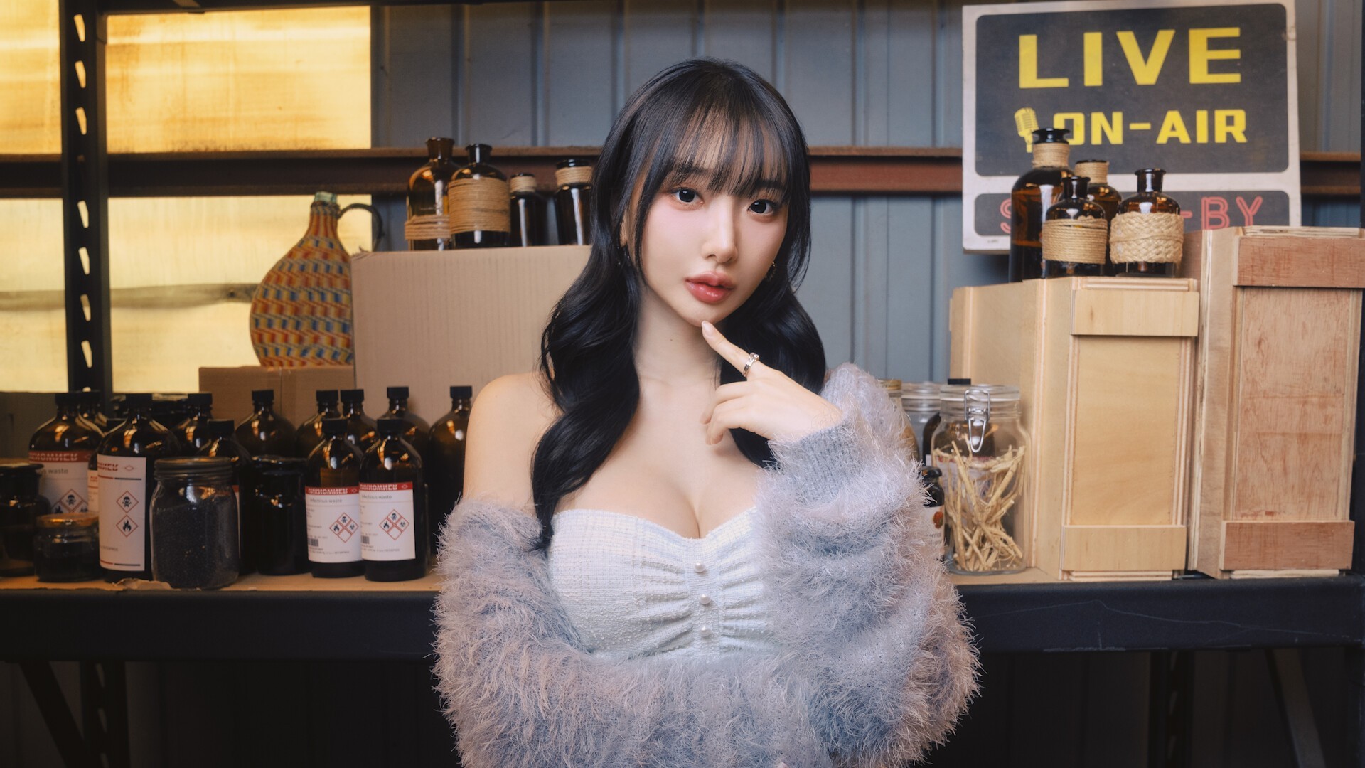 末日降临！被美女们关进避难所!?（云游戏）游戏截图1